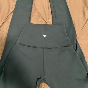 Lululemon leggings in teal long size 2 or 4 great condition as is worn few times